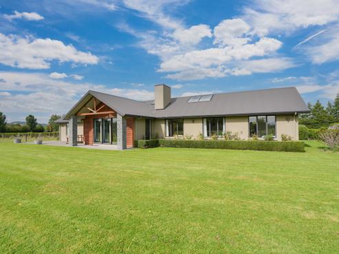 232 Crow Road, Winton Surrounds