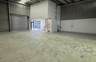 147 sqm Manurewa Warehouse with Container Access