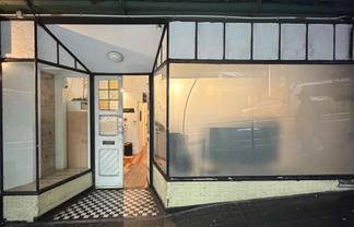 Queen Street Retail - Prime Location, Gas Onsite