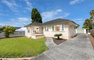 12 Montmere Avenue, Te Atatu Peninsula