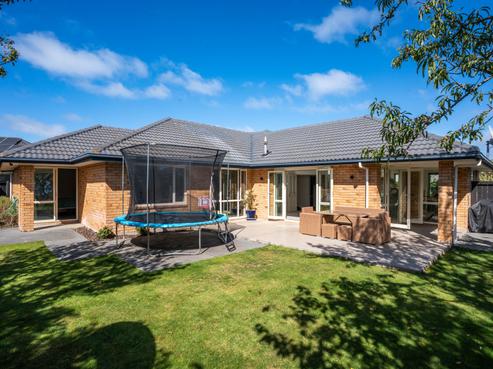 21 Linkwater Way, Parklands