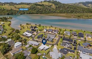 15 Admiral Drive, Cooks Beach