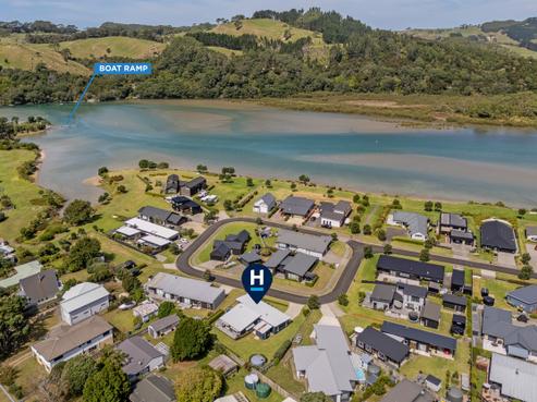 15 Admiral Drive, Cooks Beach