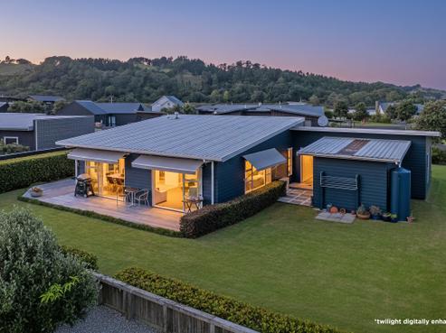 15 Admiral Drive, Cooks Beach