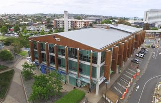 Light-Filled Office in Smales Farm