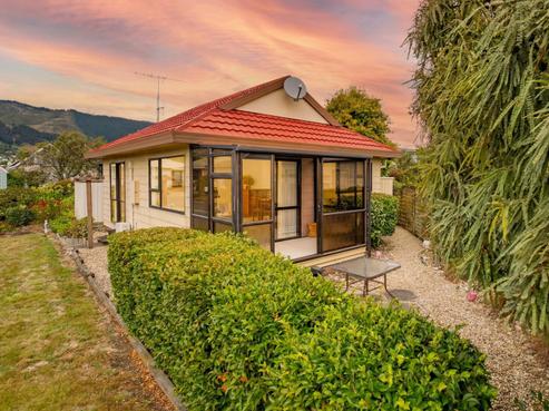 7 Birchwood Grove, Richmond