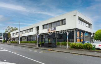 HIGH PROFILE EPSOM OFFICE WITH 5 CONSULTING ROOMS