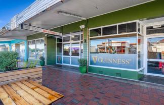 Hot Fridays Bar & Eatery