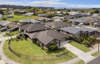 14 Eastbank Drive, Katikati