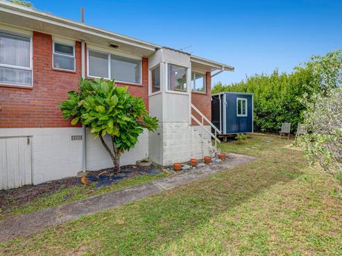 18B Brian Crescent, Stanmore Bay