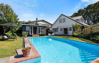8 Dorset Avenue, Westown