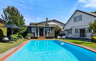 8 Dorset Avenue, Westown