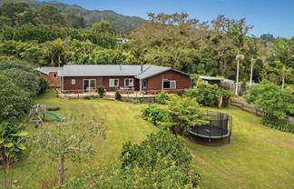 40 Driving Creek Road, Coromandel