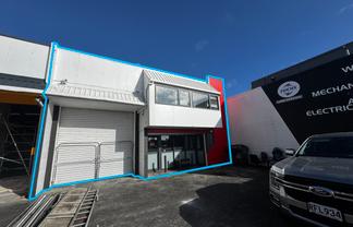Prime Waipareira Industrial Space - 411m²
