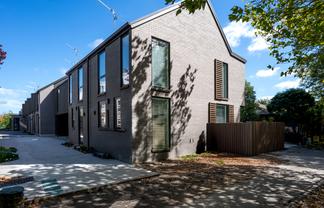 4/7 Grove Road, Addington