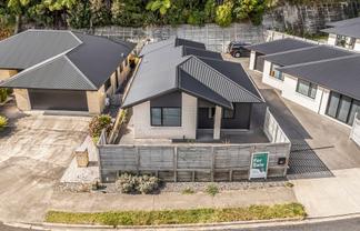 8A Frederick Place, Whalers Gate
