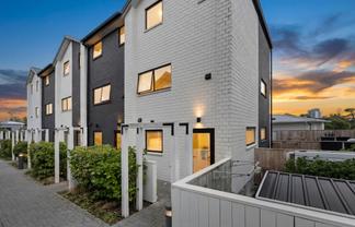 4/14 Wilsher Crescent, Henderson