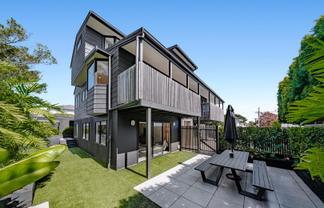  2/10 Sylvan Park Avenue, Milford