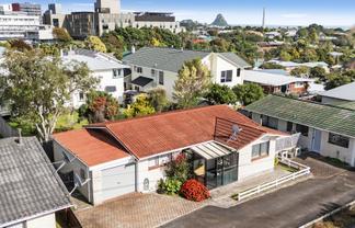 2/14 Burns Street, Westown