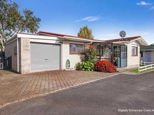 2/14 Burns Street, Westown