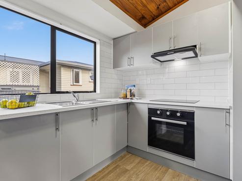 2/16 Boundary Road, Opaheke