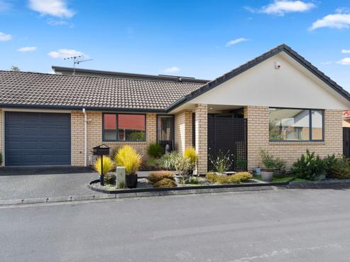 21/262 Centreway Road, Orewa