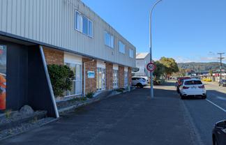 Modern office/showroom/warehouse 