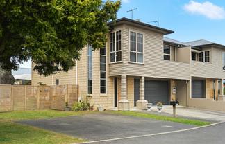 1 Blue Cedar Lane, Enderley