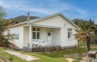 11 River Road, HECTOR