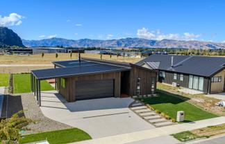 33 Packer Road, Wanaka