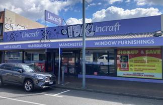 Large versatile commercial building