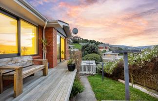 42 Cliffs Road, Saint Clair