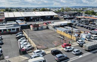 High-profile car yard | Great South Road exposure