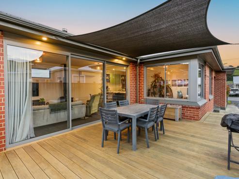 16 Hall Road, Sawyers Bay