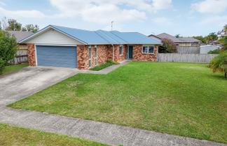 7 Landmark Court, Huntington