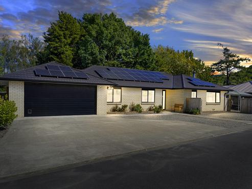 16A Sunstone Crescent, Brown Owl