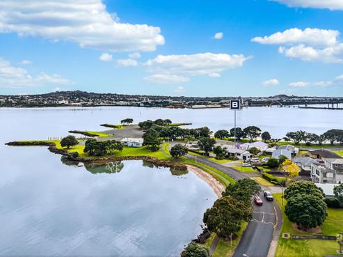 32B Kiwi Esplanade, Mangere Bridge