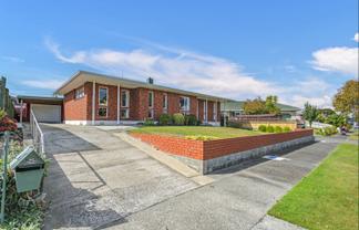 61 Terry Crescent, Milson