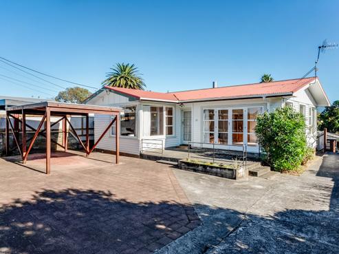 21 Gray Avenue, Paraparaumu Beach