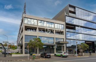 MOVE-IN READY FREEMANS BAY OFFICE WITH BALCONY