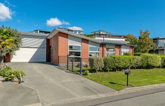 18 Kenmure Drive, Huntsbury