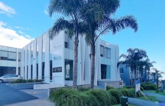 HIGH-QUALITY GROUND FLOOR OFFICE
