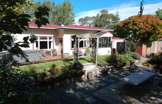 33 Devils Bridge Road, Weston