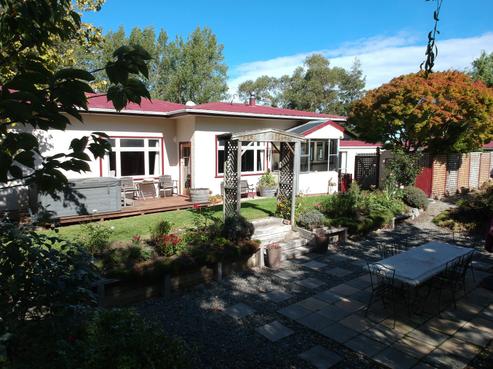 33 Devils Bridge Road, Weston