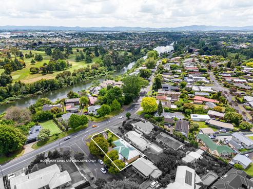 946 River Road, Queenwood