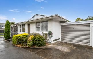 1/17 Lake Terrace Rd, Burwood