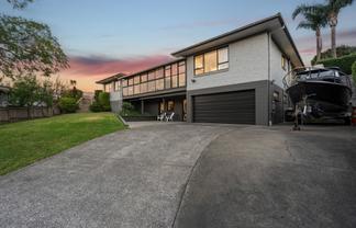 14 Hamish Place, Sunnyhills