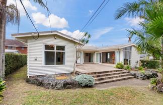 11 Exmouth Road, Northcote