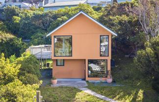 13 Airlie Road, Plimmerton