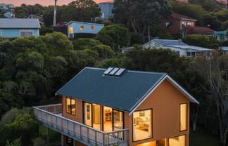 13 Airlie Road, Plimmerton